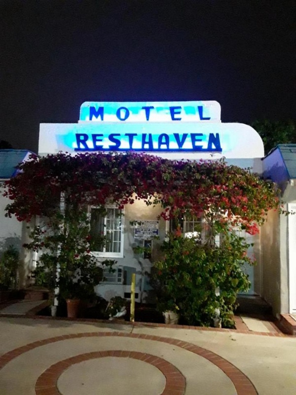 Rest Haven Motel image 1